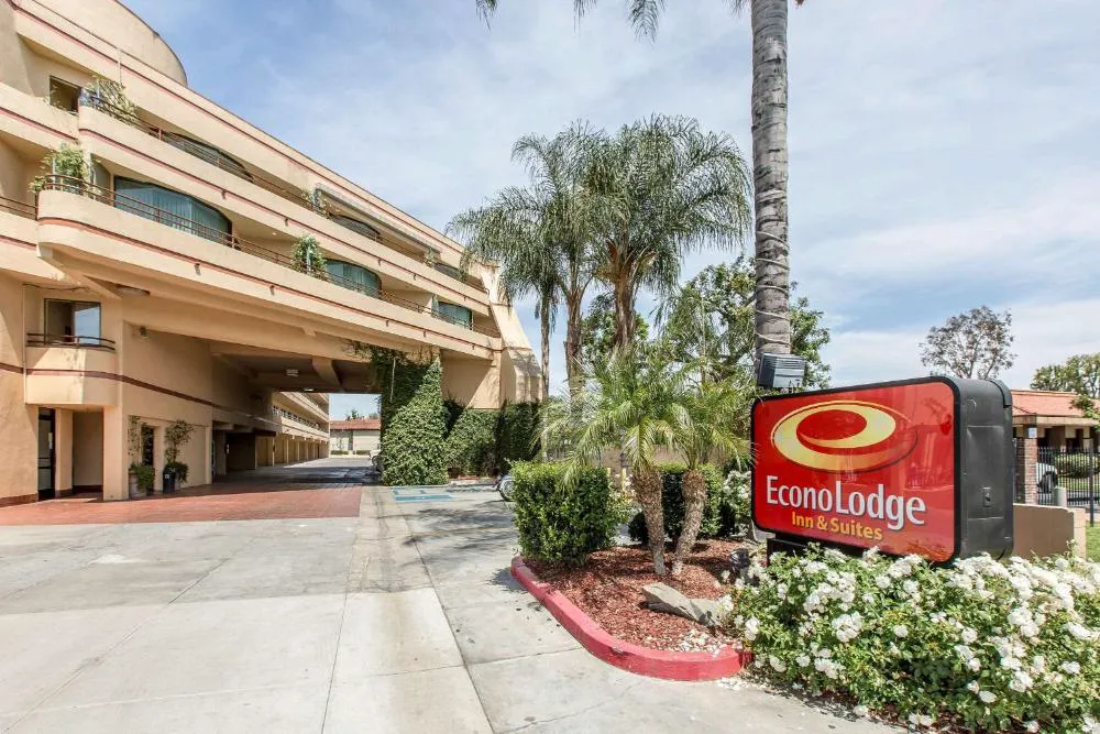 Econo Lodge Inn & Suites Riverside - Corona hotel hero