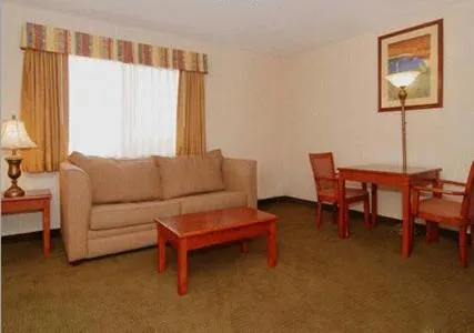 Econo Lodge Inn & Suites Riverside - Corona hotel detail image 3