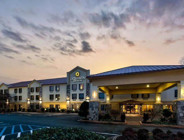 La Quinta Inn & Suites by Wyndham LaGrange / I-85 hotel detail image 1