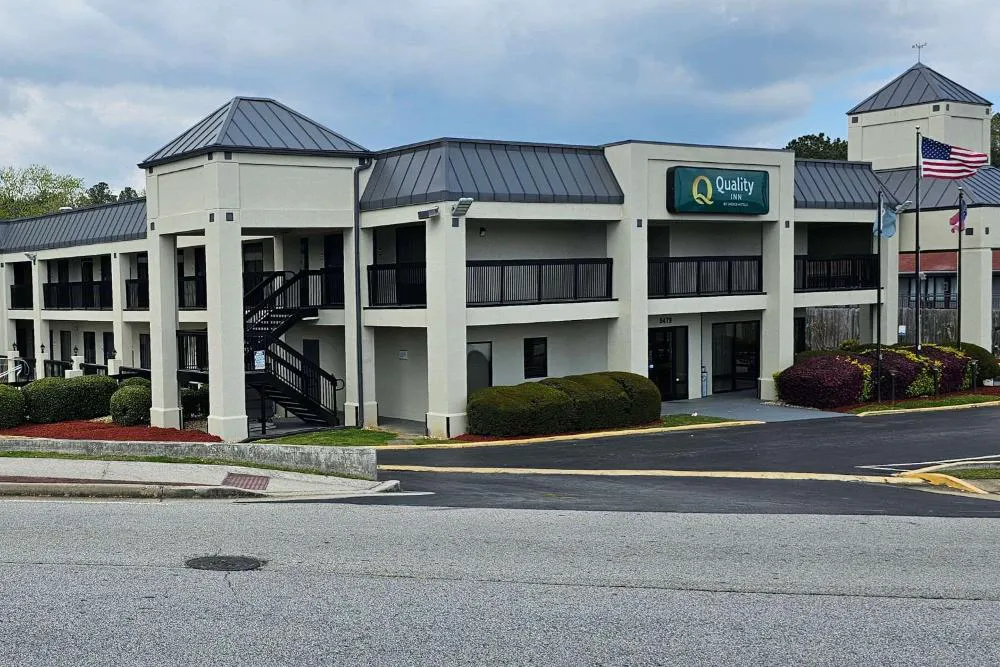 Quality Inn near Six Flags hotel hero