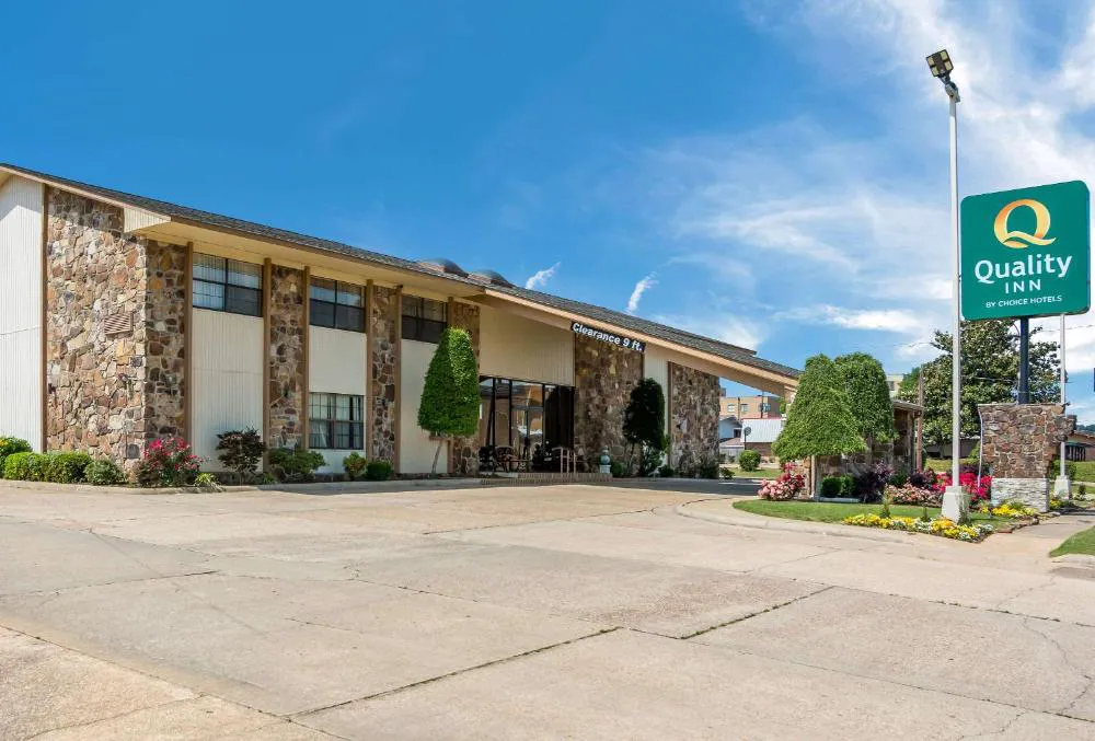 Quality Inn Magnolia hotel hero