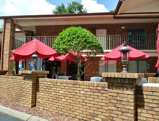 Ramada by Wyndham Temple Terrace/Tampa North hotel detail image 2