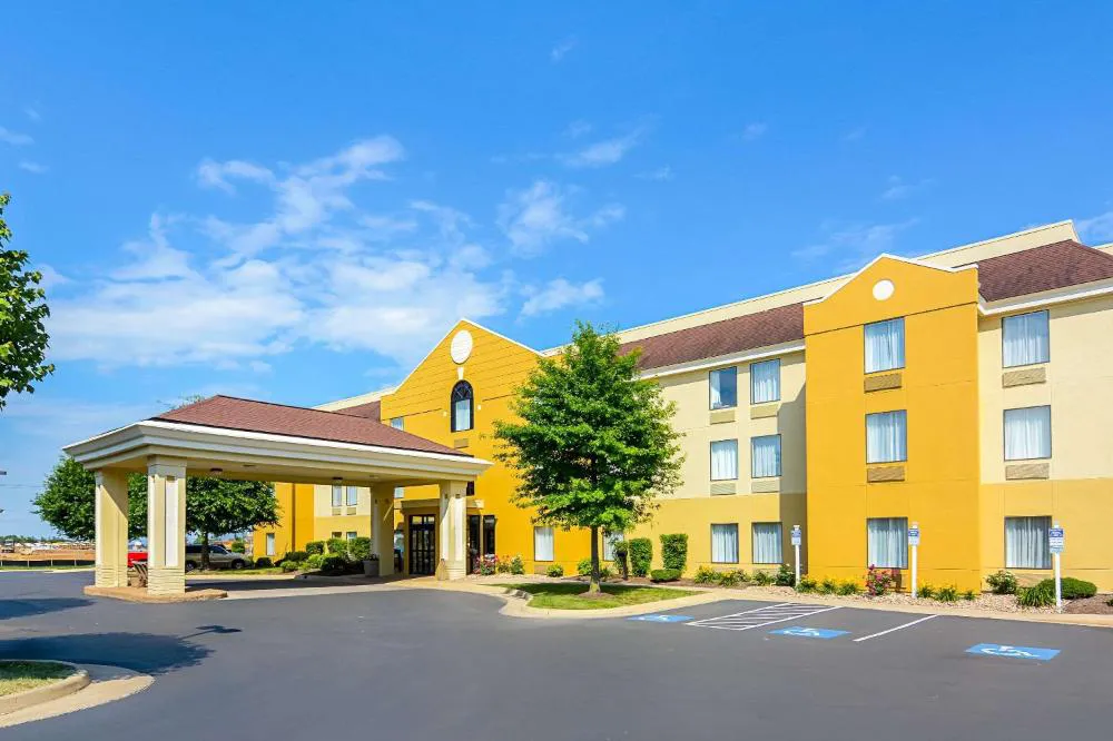 Comfort Inn Woodstock Shenandoah hotel hero