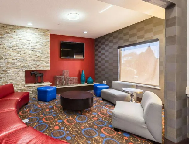 Econo Lodge Inn & Suites East hotel detail image 4