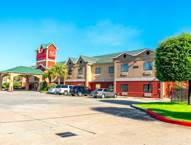 Econo Lodge Inn & Suites East hotel detail image 1