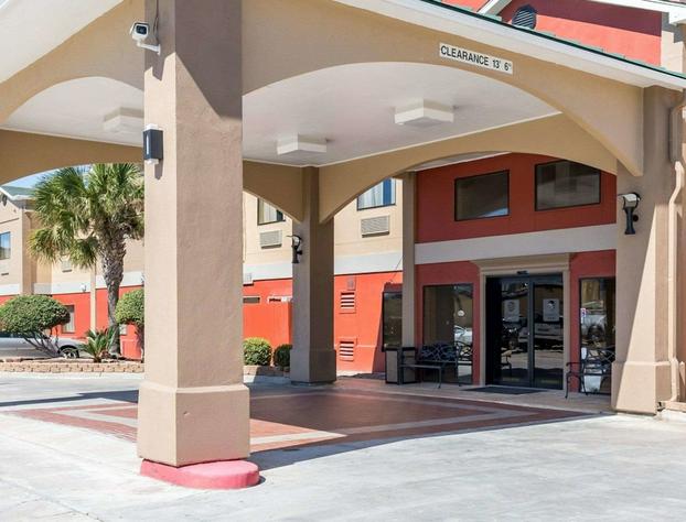 Econo Lodge Inn & Suites East hotel detail image 3
