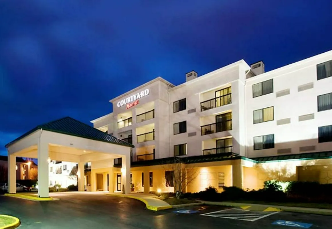 Courtyard by Marriott Harrisonburg hotel hero