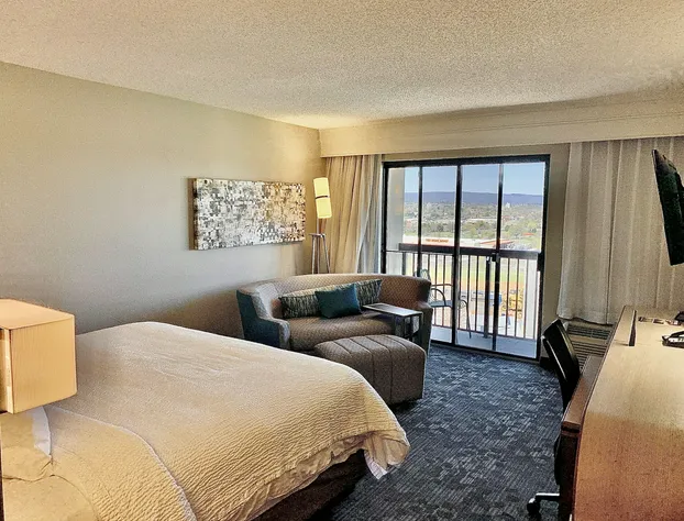 Courtyard by Marriott Harrisonburg hotel detail image 3