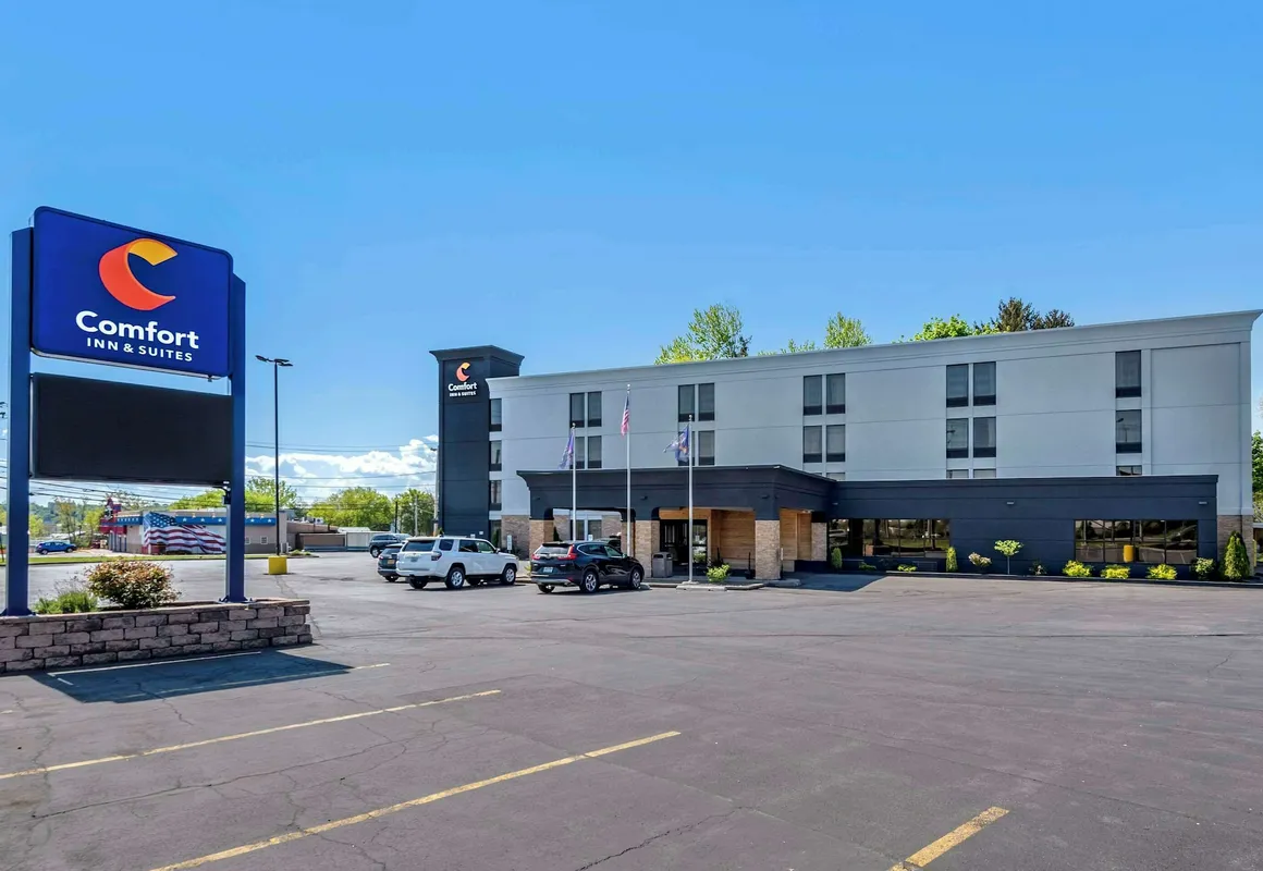 Comfort Inn & Suites Liverpool - Syracuse North hotel hero