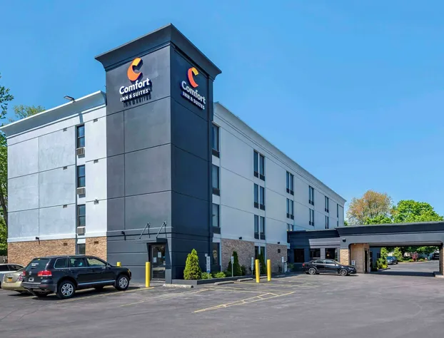 Comfort Inn & Suites Liverpool - Syracuse North hotel detail image 1