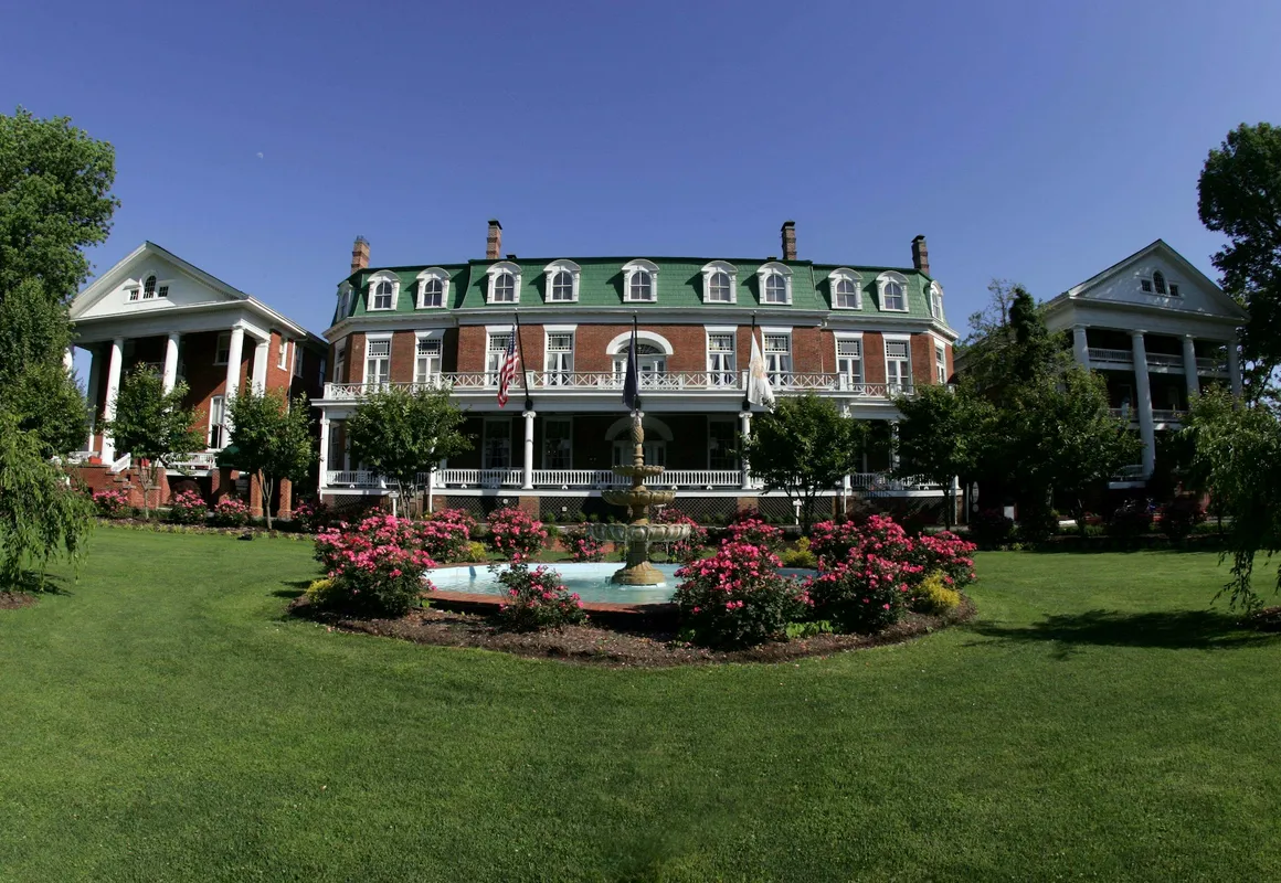 The Martha Washington Inn And Spa hotel hero