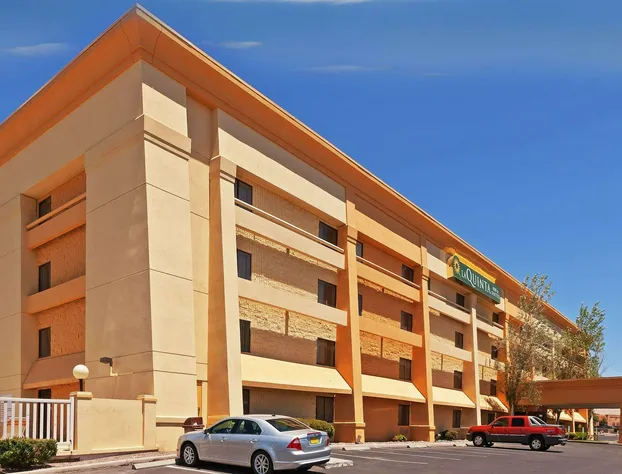 La Quinta Inn & Suites by Wyndham El Paso West Bartlett hotel detail image 1