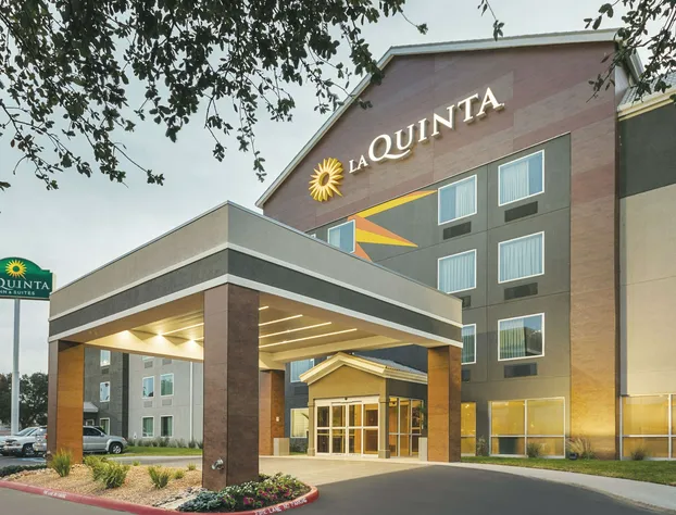La Quinta Inn & Suites by Wyndham Austin Round Rock hotel detail image 2