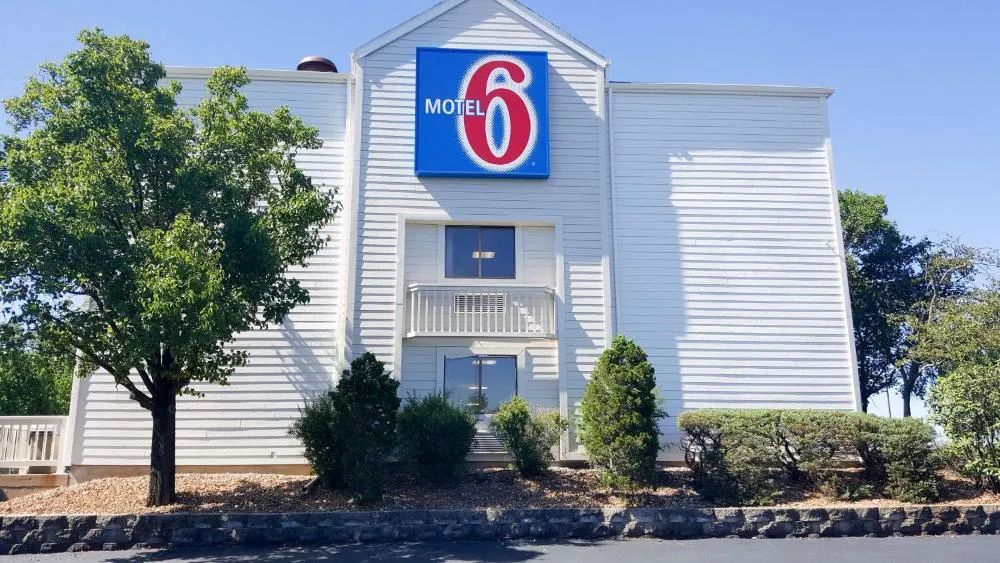 Motel 6 Maryland Heights, MO hotel hero