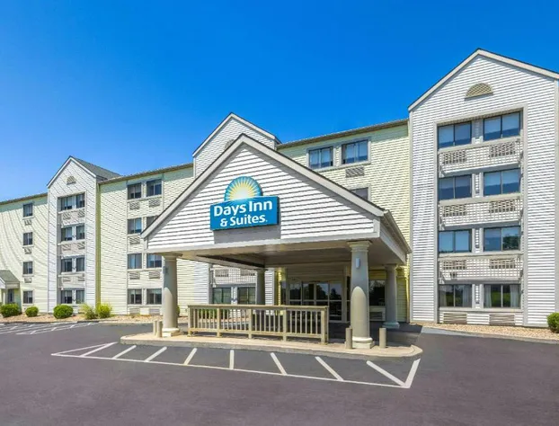 Days Inn & Suites by Wyndham Kansas City South hotel detail image 1