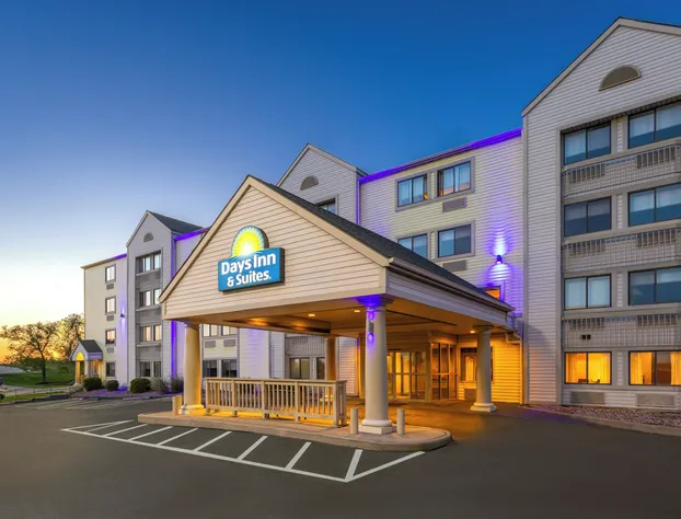 Days Inn & Suites by Wyndham Kansas City South hotel detail image 2