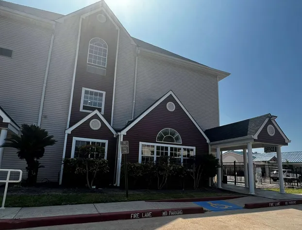 Microtel Inn & Suites by Wyndham Houston hotel detail image 2