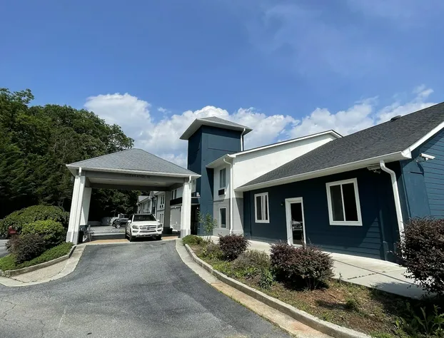 Clarion Pointe-Dillard near Blue Ridge Mountains hotel detail image 1