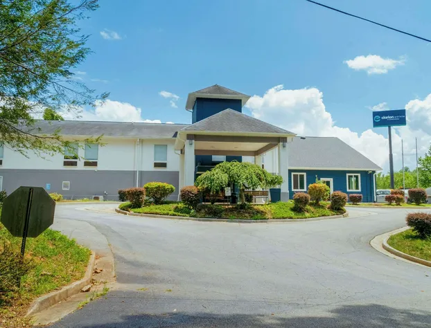 Clarion Pointe-Dillard near Blue Ridge Mountains hotel detail image 1