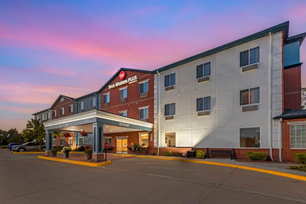 Best Western Plus Des Moines West Inn & Suites hotel hero