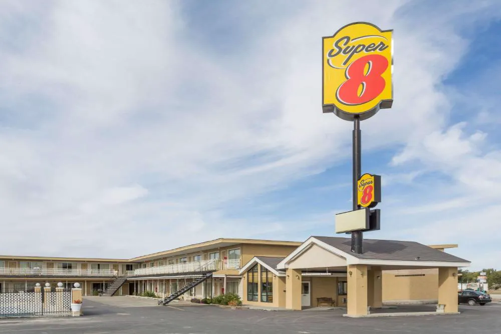 Super 8 by Wyndham Wells hotel hero