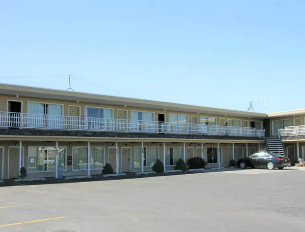 Super 8 by Wyndham Wells hotel detail image 1