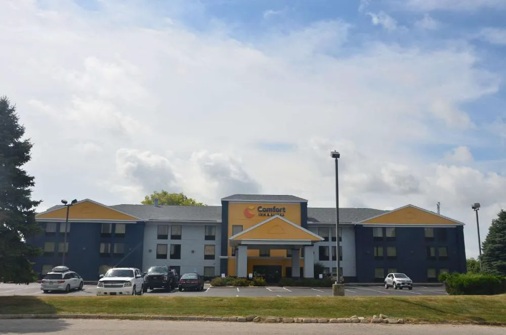 Comfort Inn & Suites Maumee - Toledo (I80-90) hotel hero