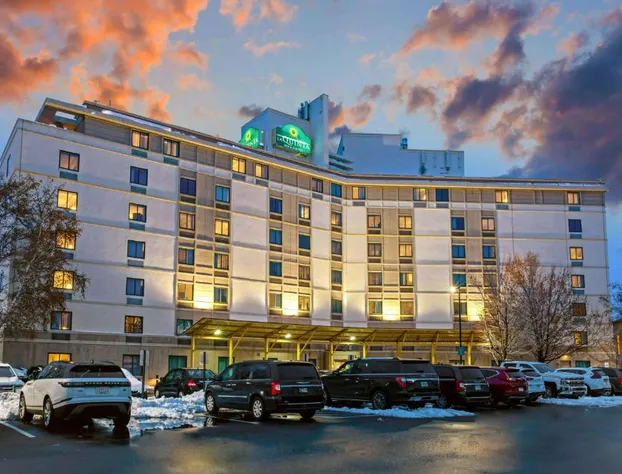 La Quinta Inn & Suites by Wyndham Boston Somerville hotel detail image 1