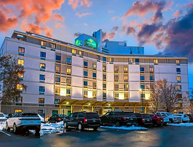 La Quinta Inn & Suites by Wyndham Boston Somerville hotel detail image 1