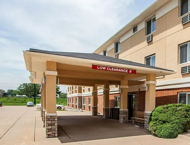 Quality Inn & Suites Davenport near I-80 hotel detail image 1