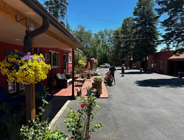 Rainbow Lodge and Inn hotel detail image 3