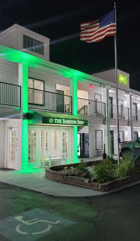 Jameson Inn Douglas hotel hero