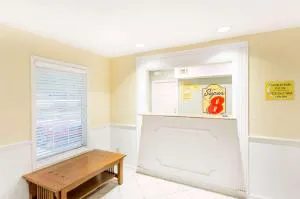 Super 8 by Wyndham Statesboro hotel detail image 1