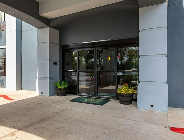 Quality Suites South hotel detail image 2