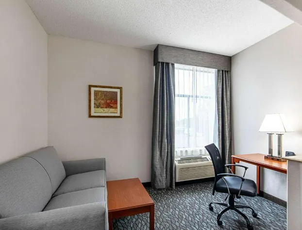 Quality Suites South hotel detail image 4