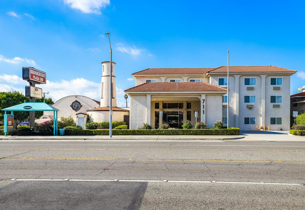 Brookhurst Plaza Inn hotel hero