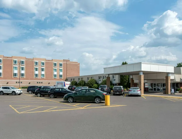 Clarion Hotel & Suites hotel detail image 2