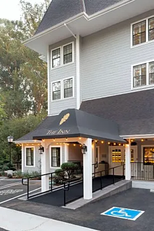 The Inn at Saratoga, Tapestry Collection by Hilton hotel detail image 1