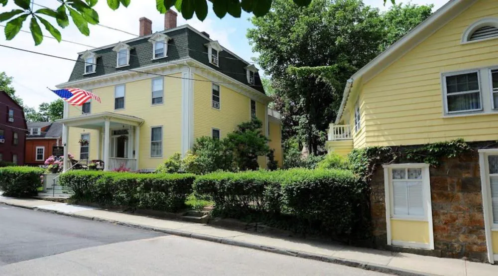 Yankee Peddler Inn hotel hero