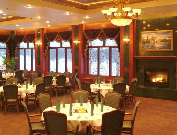 Pike's Waterfront Lodge hotel detail image 1