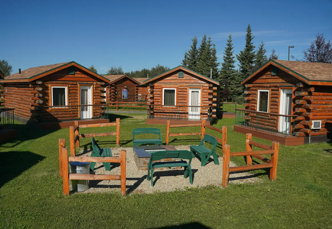 Pike's Waterfront Lodge hotel hero