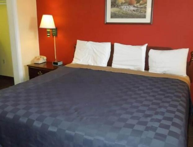 Red Carpet Inn Allentown Hausman Road hotel detail image 2