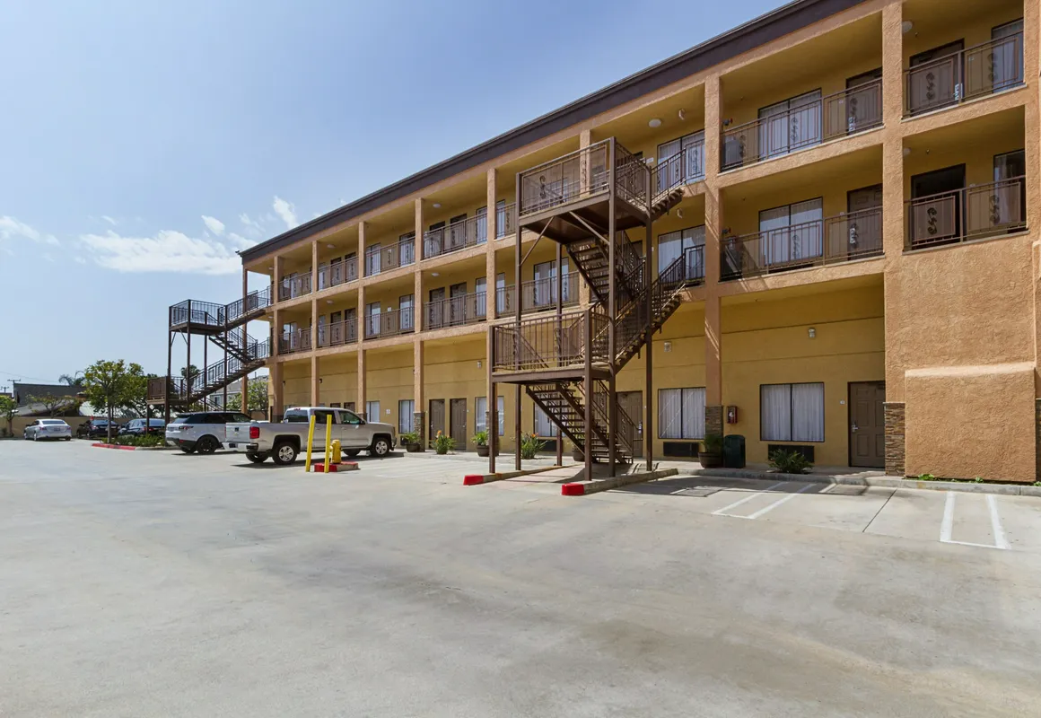 Quality Inn & Suites Huntington Beach hotel hero