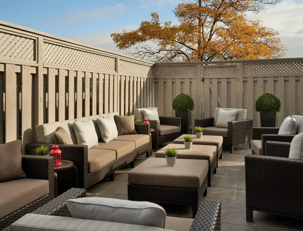 Courtyard by Marriott Toronto Airport hotel detail image 1