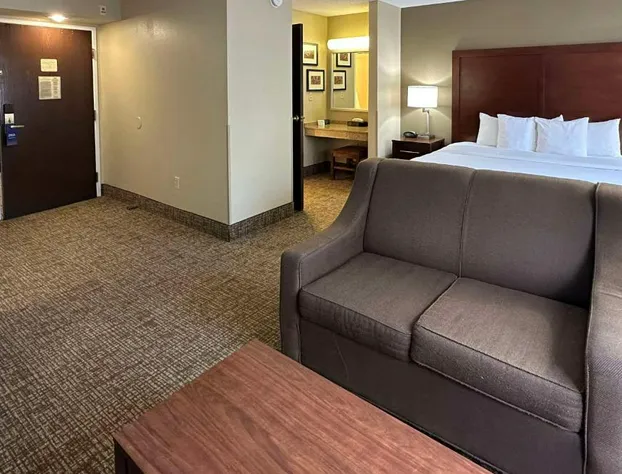 Charlotte Suites hotel detail image 3