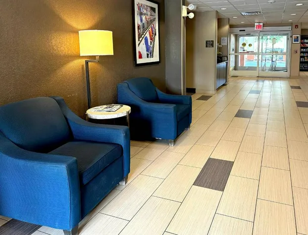 Charlotte Suites hotel detail image 3