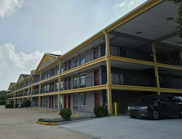 Super 8 by Wyndham Metairie hotel detail image 1