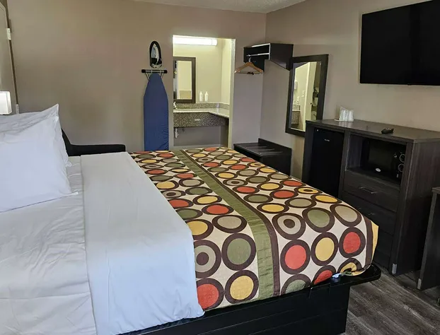 Super 8 by Wyndham Metairie hotel detail image 4