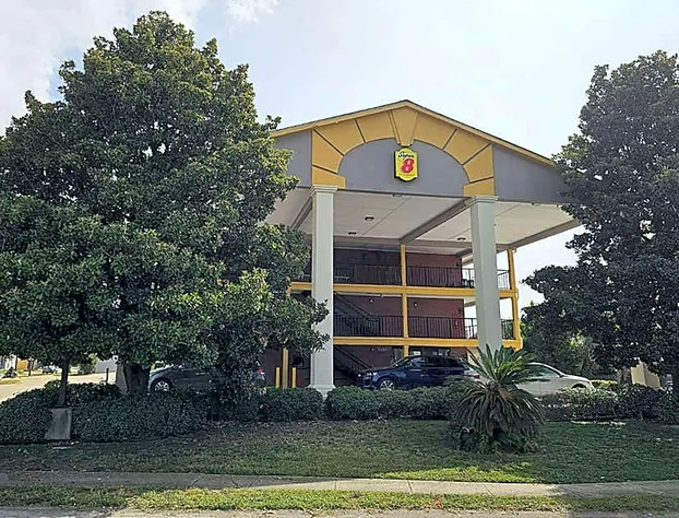 Super 8 by Wyndham Metairie hotel detail image 1