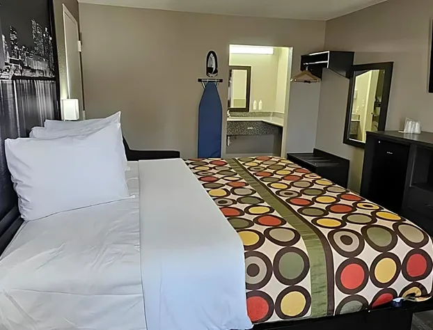 Super 8 by Wyndham Metairie hotel detail image 3